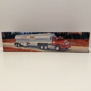 1995 Edition 1975 Texaco Toy Tanker Truck w/ Lights & Sound